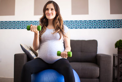 Упражнения во время беременности: щадящий режим тренировок, рекомендации врача, работа групп мышц, положительная динамика, показания и противопоказания