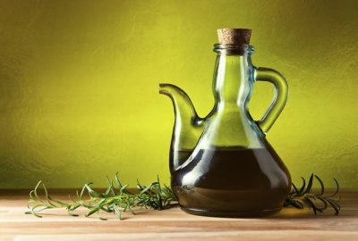 Что полезнее: оливковое масло или подсолнечное масло? Свойства, противопоказания, особенности применения
