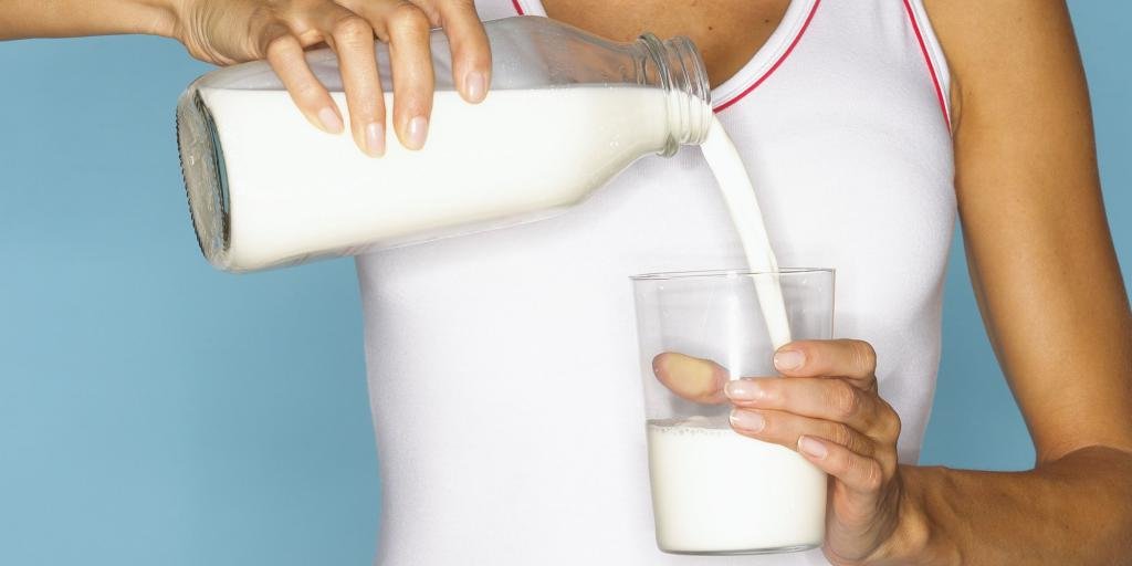 почему молоко взрослыми человеком не усваивается